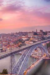 Fotobehang Koraal Porto stadsgezicht in avondschemering  © danmorgan12