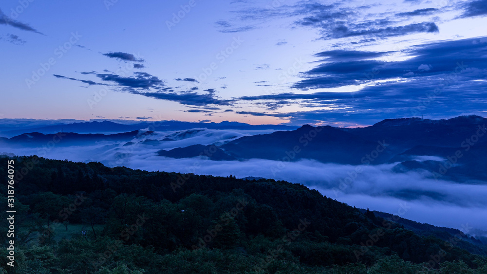 流れる秩父雲海（美の山）