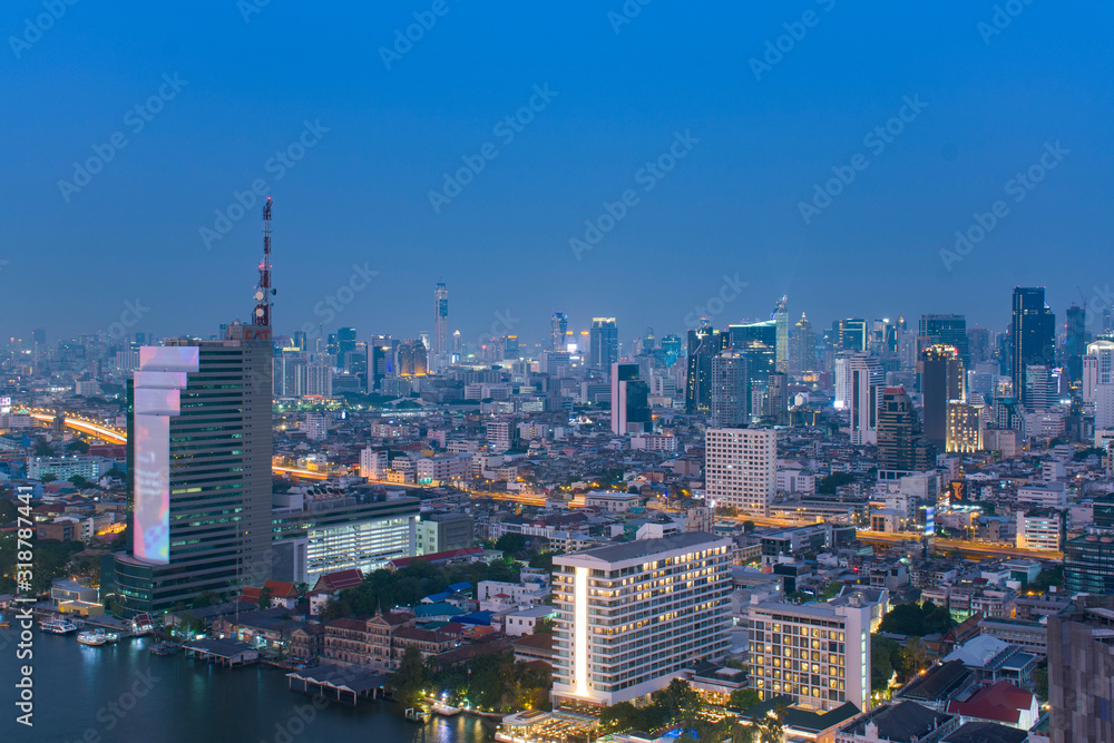 Obraz premium Bangkok city skyline in downtown district at night blue hour time.
