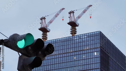 24814_The_green_lights_on_the_traffic_light_in_Japan.mov