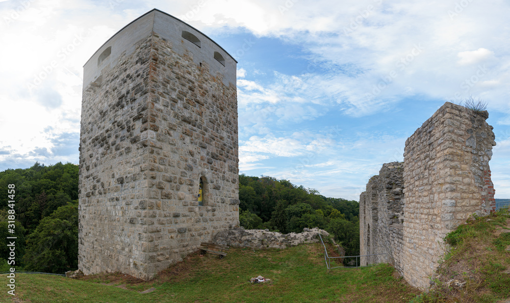 Burgturm der Burgruine Wellheim 