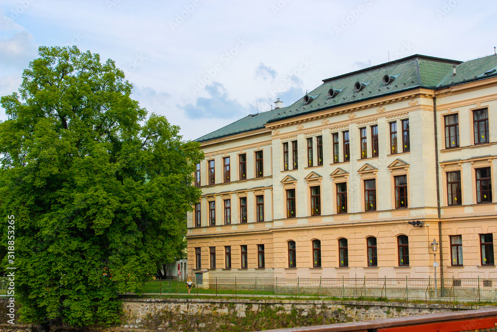 Obraz premium Facade of the building of Primary School Linecka from Vltava Bridge, in Cesky Krumlov, Czech Republic