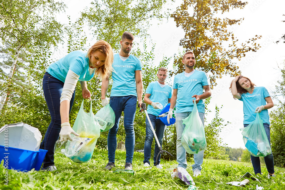 Fototapeta premium Collect volunteer help with garbage