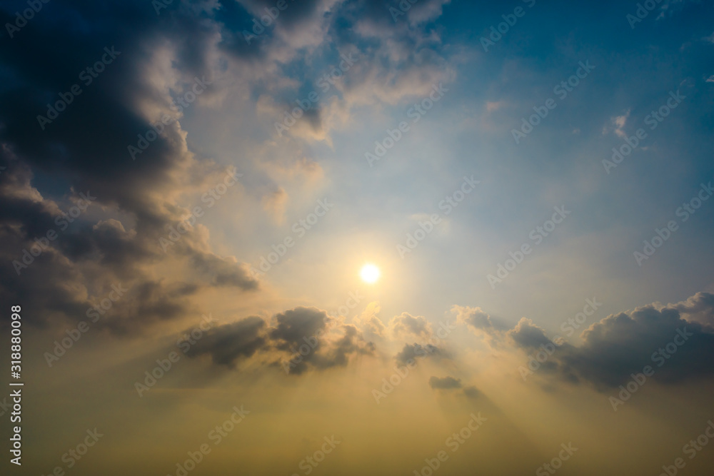 Obraz premium Beautiful sky and colorful clouds at dusk