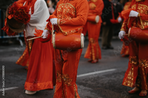 Trajes tradicionales durante el desfile de año nuevo chino 