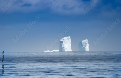 Fotografie Cruise ship encountering an iceberg, drake passage, antarctica