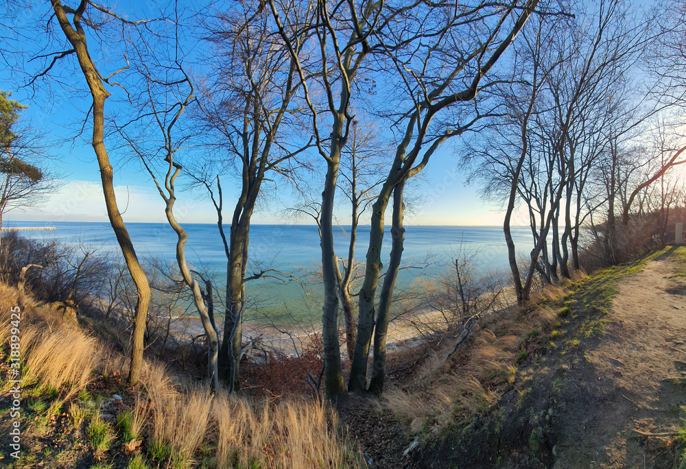 Brzeg morza. Morze Bałtyckie, Gdynia Orłowo. Polska. Brzeg morza. Morze Bałtyckie, Gdynia Orłowo. Polska.