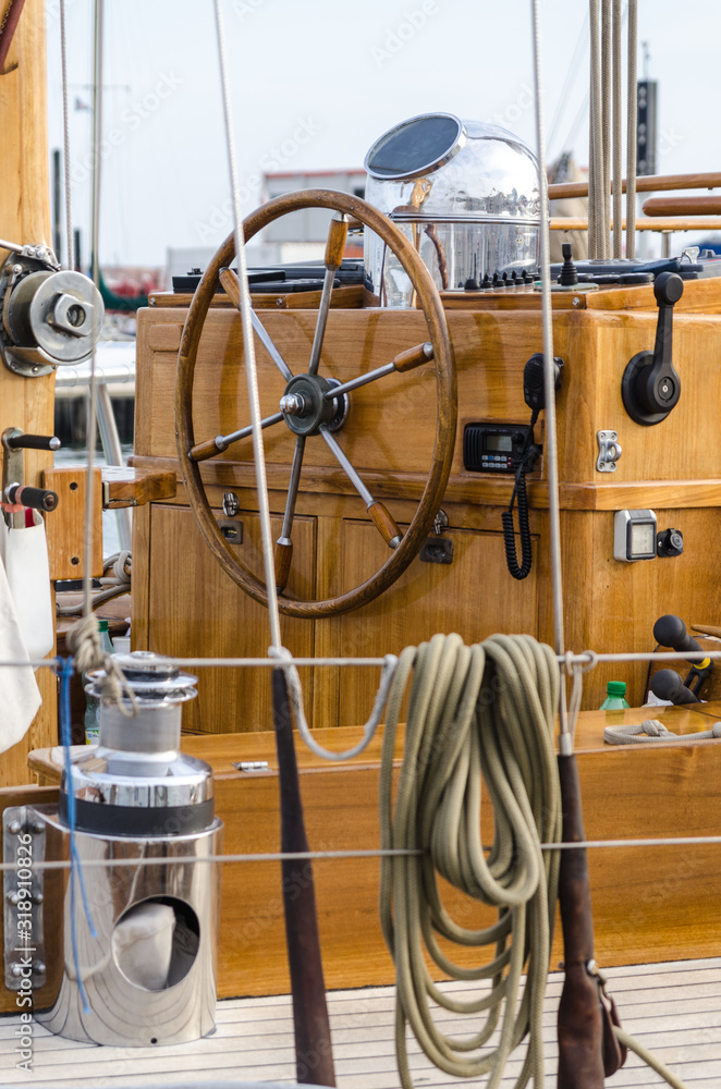 Gouvernail, éléments et corde de voilier et bateau Stock Photo | Adobe Stock