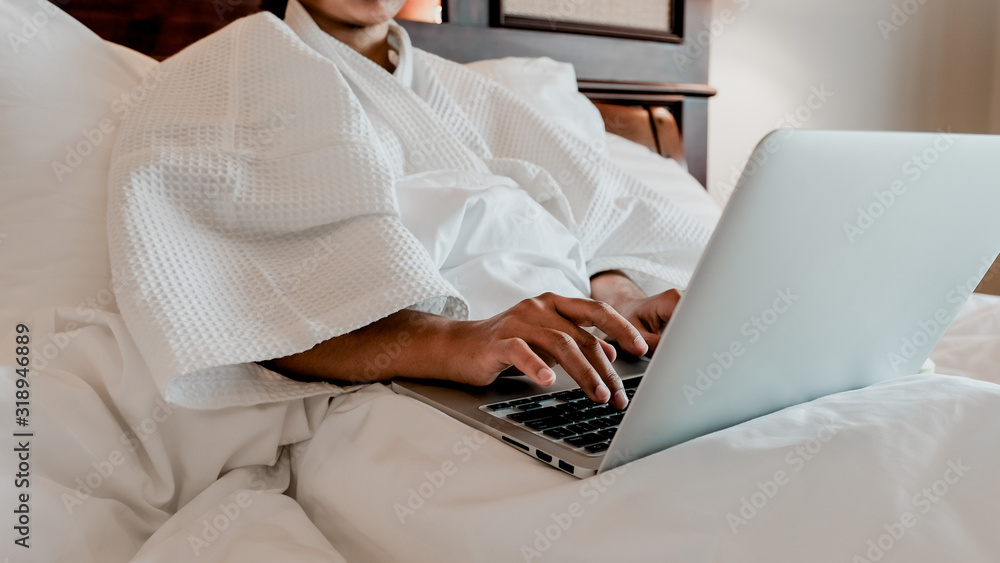 Naklejka premium Picture of tourists businesswoman hands work with laptop on a bed in the luxury hotel room, healthy food concept.