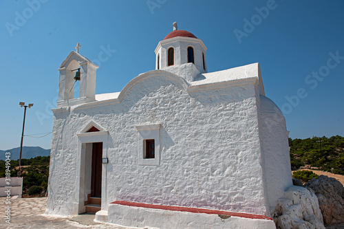 Kirche "Agia Kiriaki "auf der Insel Karpathos, Griechenland © tauav