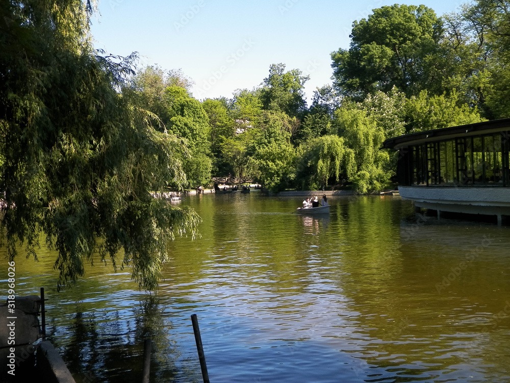 Fototapeta premium Lake in King Mihai I Park, Bucharest