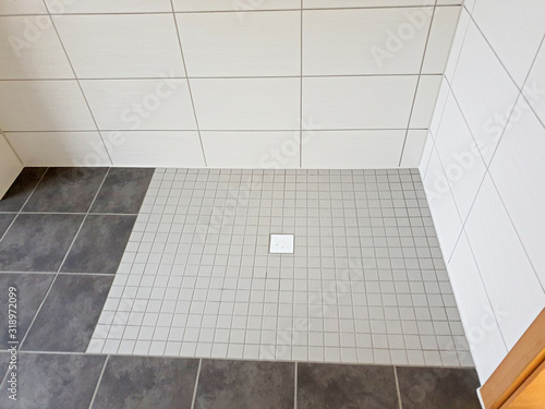 Barrierefreies Bad WC mit ebenerdiger Dusche - barrier free Bathroom