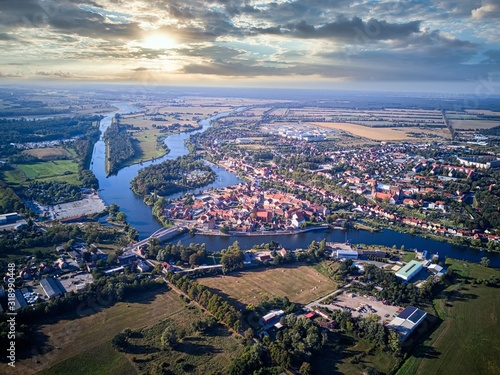 Havelberg aus der Vogelperspektive mit Sonnenuntergang