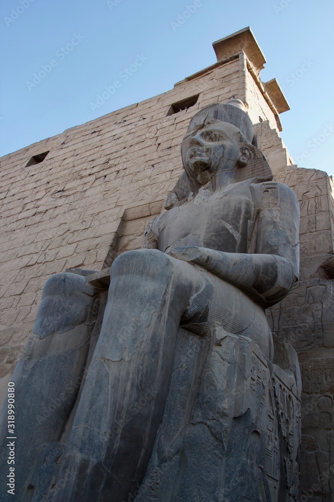 Obraz premium monolithic statues at Luxor temple, Egypt