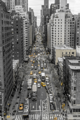 Billede på lærred Iconic view of 1st avenue, new york city in black and white with yellow cabs sho