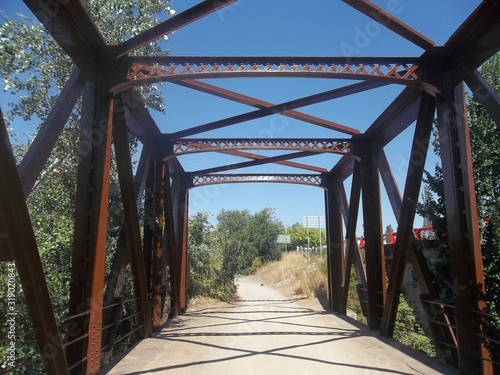 Fototapeta Naklejka Na Ścianę i Meble -  Puente de hierro en Castellón