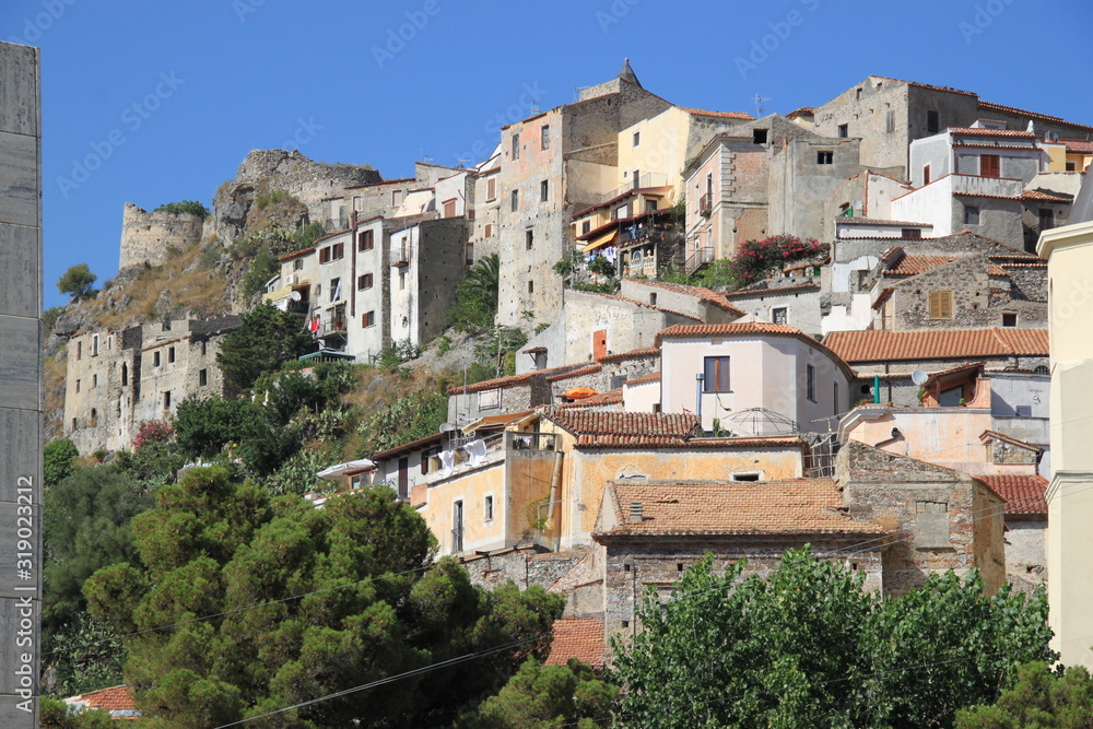 Calabria-stare miasteczko na wzgórzu