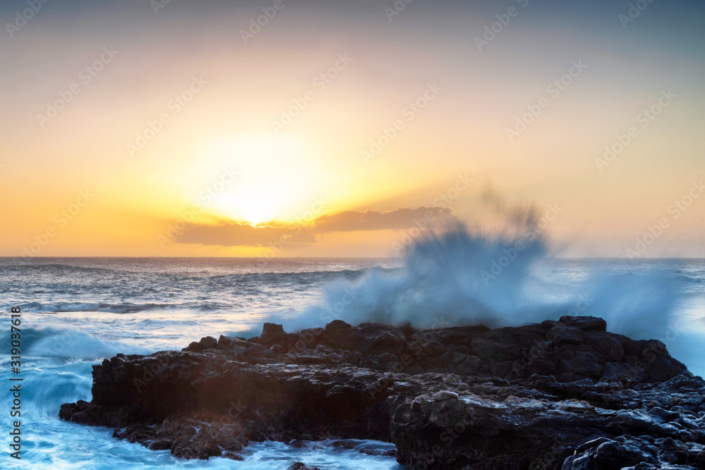 Φωτογραφία Sunset at Kaena Point on Oahu, Hawaii, the island's westernmost spot