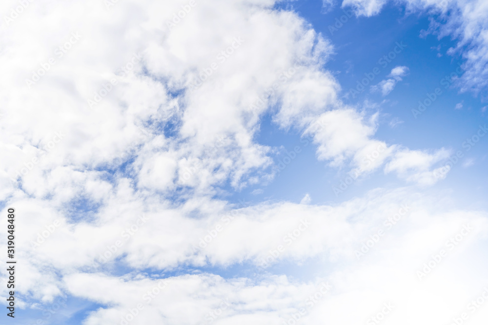 Obraz premium Blue sky with cloud bright The background at Thailand border, Malaysia, tropical area.