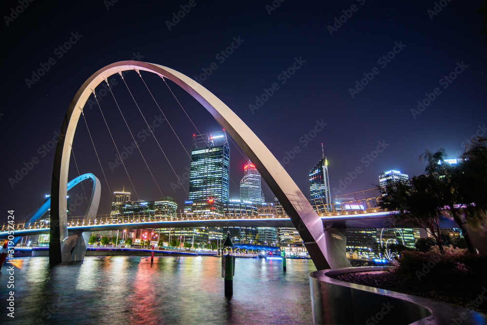 Fototapeta premium Night time in Perth at the Elizabeth Quay bridge looking at the city