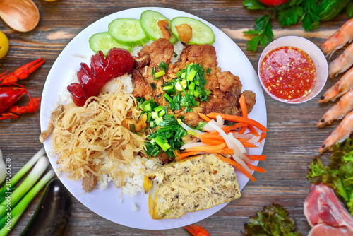 Quadro su tela Com Tam - Closeup of vietnamese food: Delicious broken rice with egg pie and BBQ pork chop