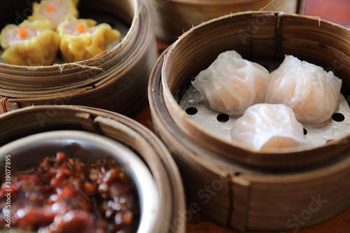 Fotografi Dim sum , Steam Dumpling in wood basket Chinese food