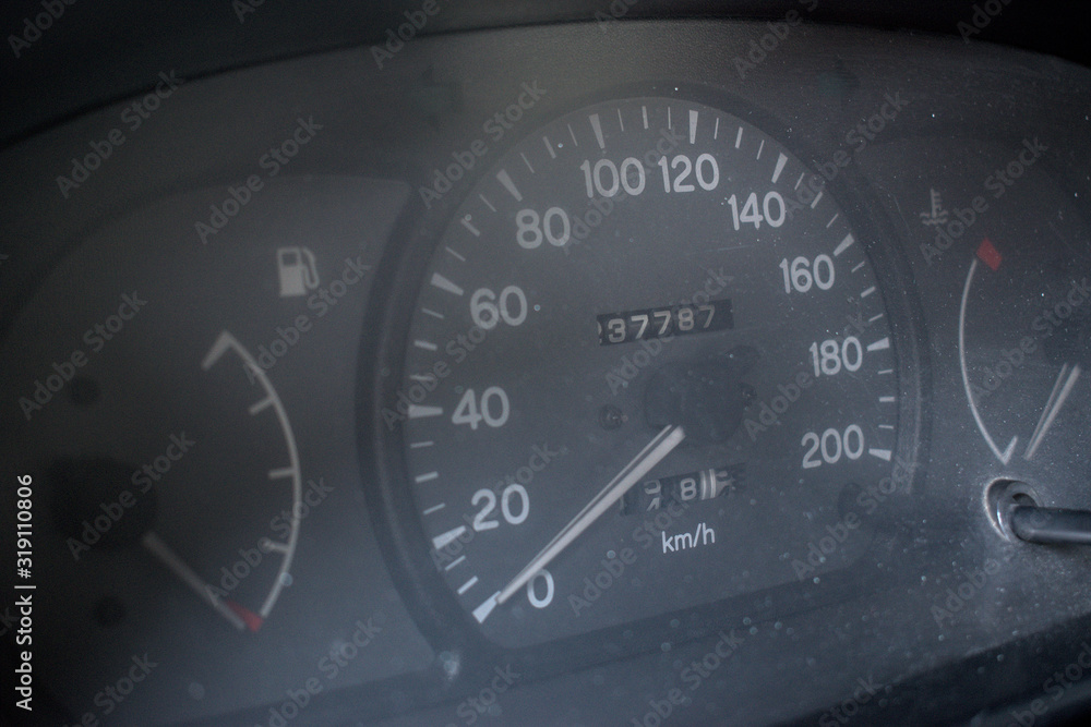 Fototapeta premium speedometer old and dusty dashboard