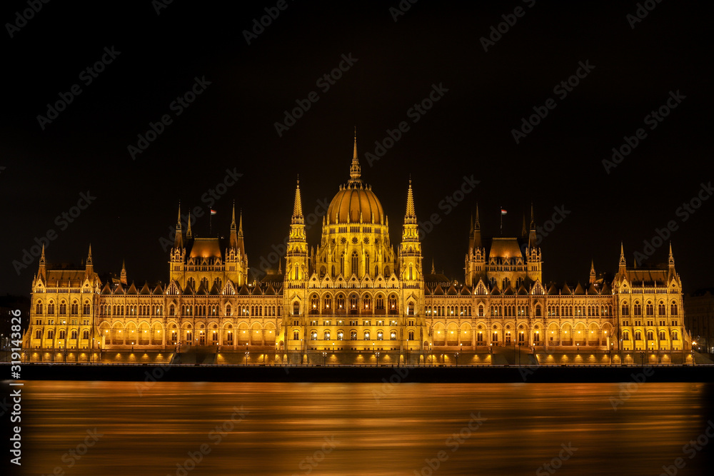 hungarian parliament in budapest