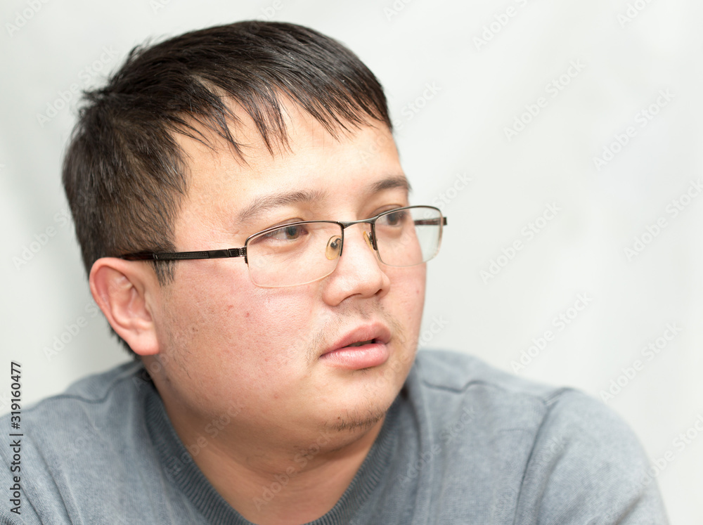 Obraz premium Man wearing glasses Asian look good mood