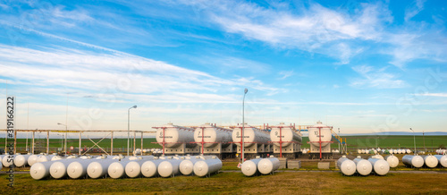 Konstfotografi propane-butane liquid gas tanks
