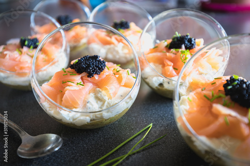 Obraz na płótnie verrine salmon lumpfish egg fresh cheese and avocado bed w salonie