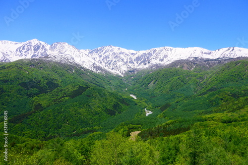 中部山岳国立公園。北アルプス、白馬三山。白馬、長野、日本。5月下旬。