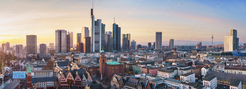 beautiful panorama of frankfurt am main in sunlight - obrazy, fototapety, plakaty 