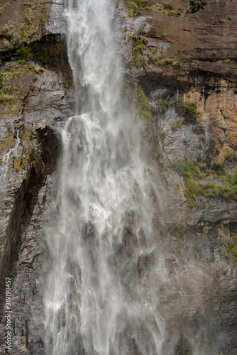 Fototapeta Naklejka Na Ścianę i Meble -  Sunny day in the Tropical waterfall falls from the mountain cliff to the jungle, serene landscape of Diyaluma falls.