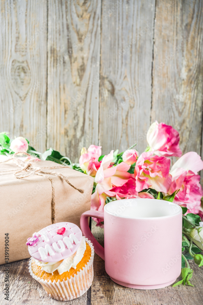 Happy moms day greeting background. Mothers day sweet cupcakes, with gift boxes, coffee cappuccino cup, flowers. Wooden background copy space Happy moms day greeting background. Mothers day sweet cupcakes, with gift boxes, coffee cappuccino cup, flowers. Wooden background copy space