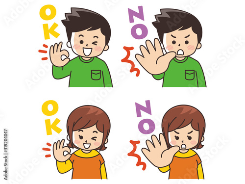 OKサインとNOサインを出す若者