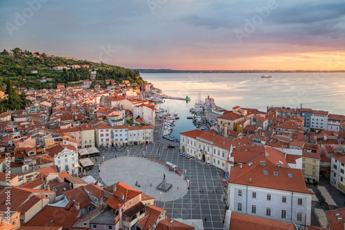 Foto View over Piran old town, Slovenia