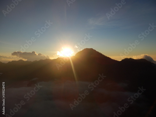 Levé de soleil montagne Mont Rinjani