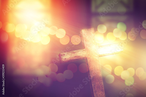 Fotografija wooden cross decoreted in church under the ceremonial lighting