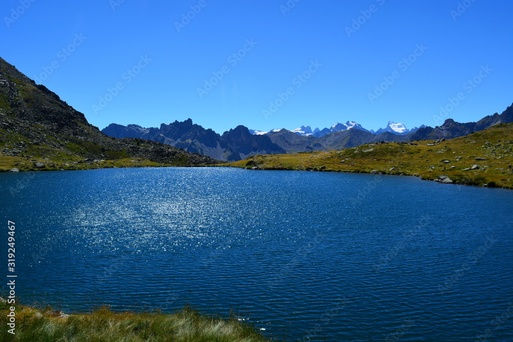 lac d'altitude en montagne
