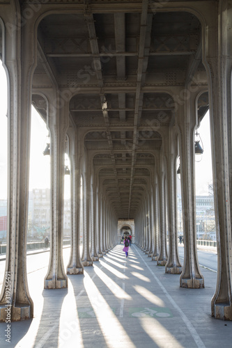 Bir-Hakeim Bridge in Paris © kevers