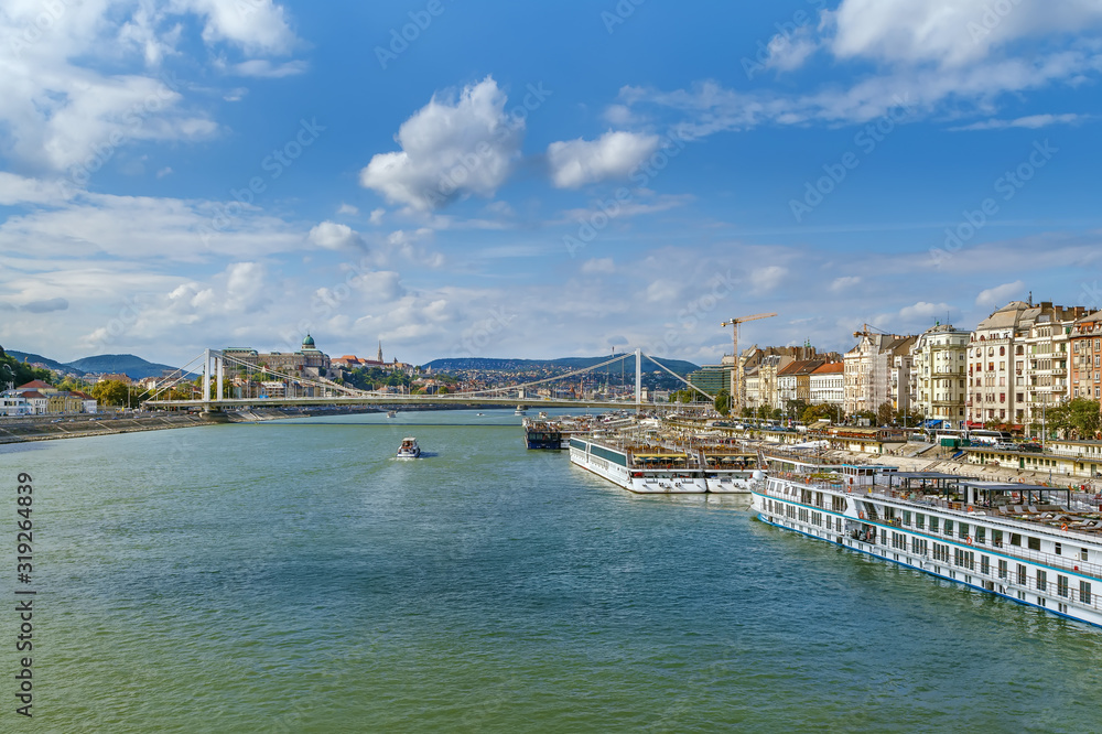 Obraz premium Danube river in Budapest city center, Hungary