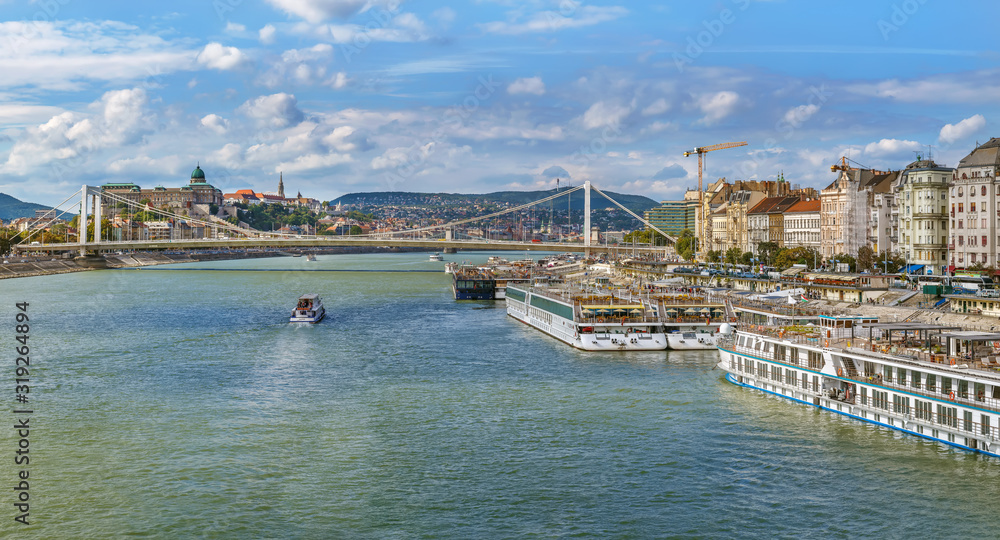 Naklejka premium Danube river in Budapest city center, Hungary