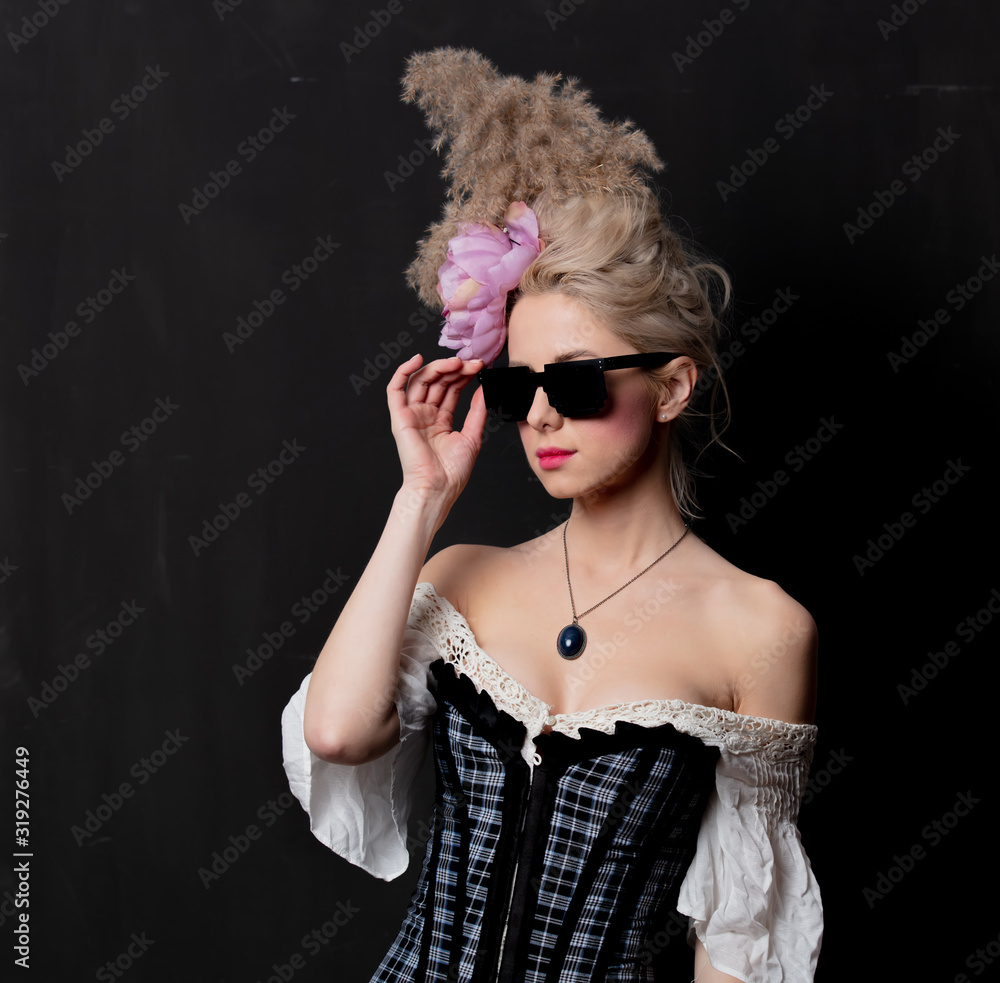 Fototapeta premium Beautiful blonde countess in sunglasses