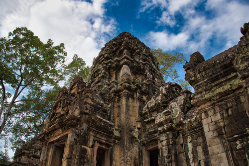 Phimeanakas Temple site among the ancient ruins of Angkor Wat © Balazs