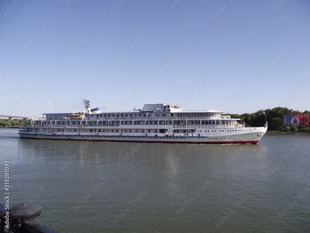 Naklejka premium cruise ship in the port