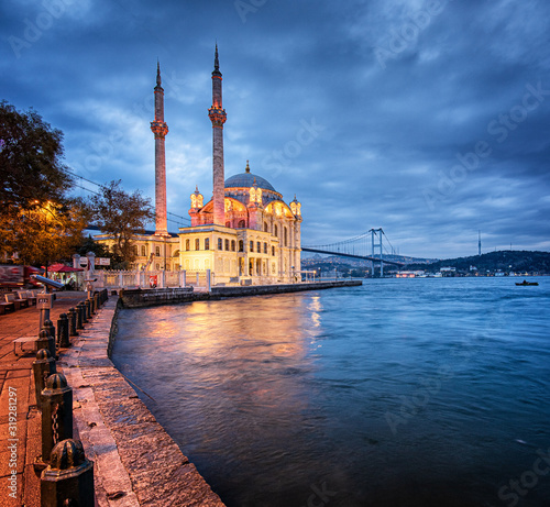 Obraz na płótnie Amazing sunrise at ortakoy mosque in istanbul, Turkey w salonie