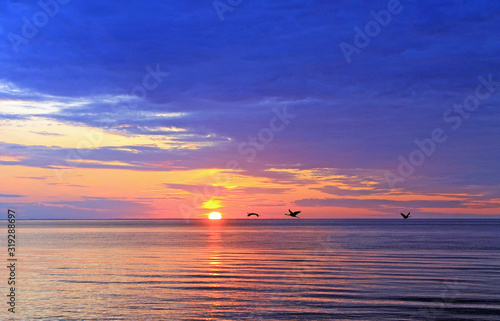 Romantischer sonnenuntergang auf   land  Schweden