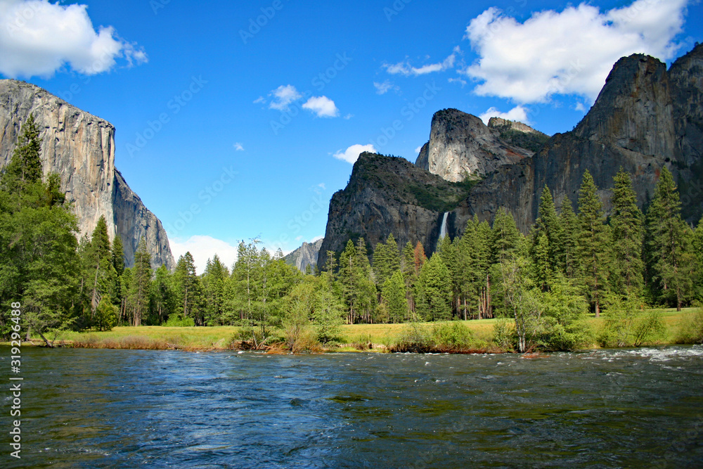 Yosemite Valley in Spring (CA 00108)
