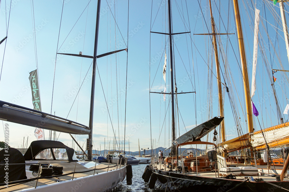 Obraz premium boats at harbour in Saint tropez, France